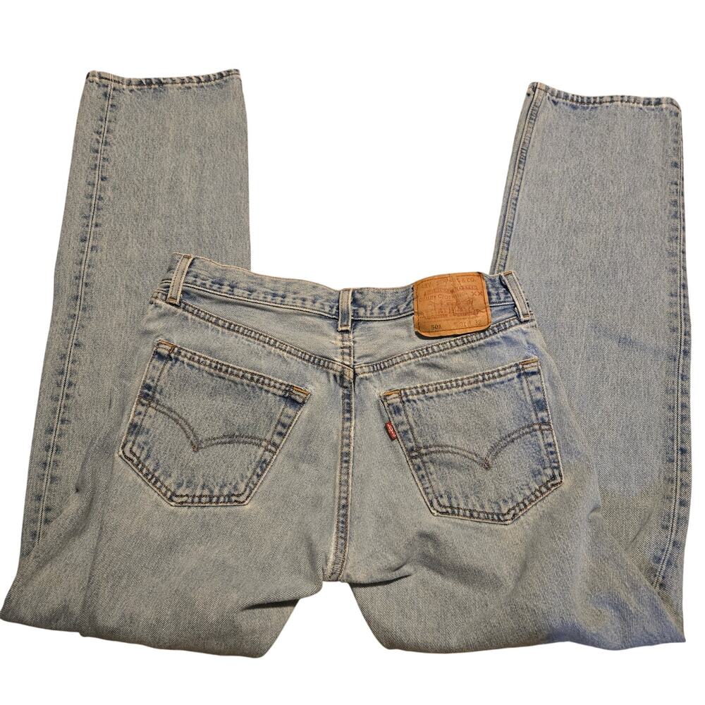 Vintage 90's Levi's 501 jeans W31 L32. 
Distressed condition.